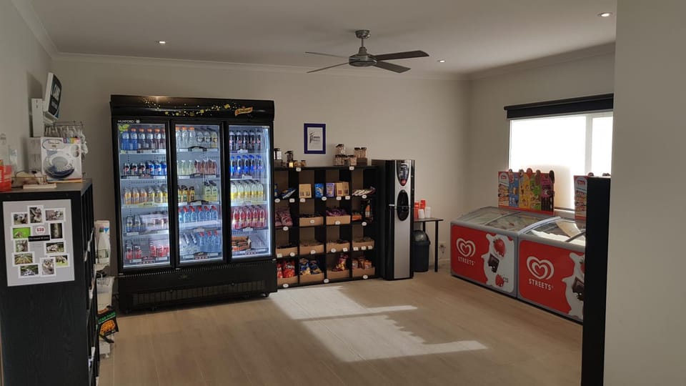Restaurant/places to eat, Lobby or reception, Food, Non alcoholic drinks