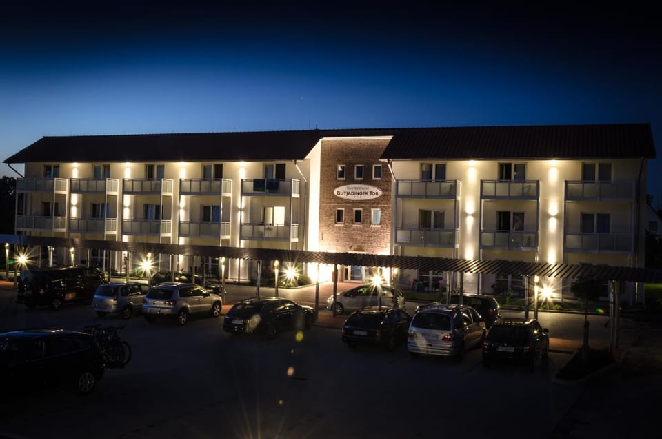 Property building, Facade/entrance, Night, Location, Parking