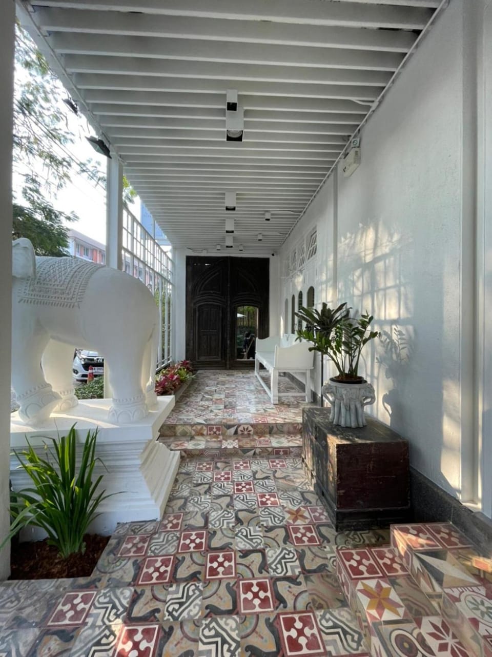 Patio, Facade/entrance