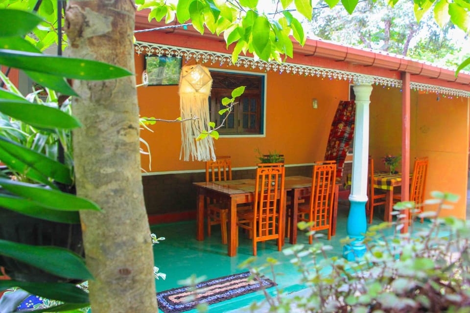 Patio, Day, Dining area
