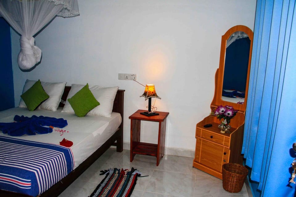 Bed, TV and multimedia, Photo of the whole room