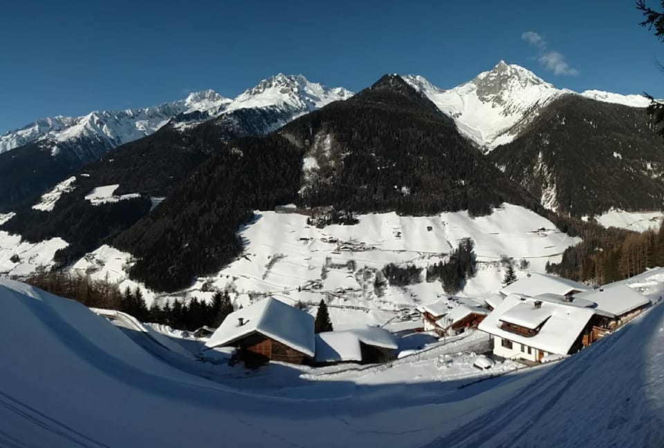 Property building, Day, Neighbourhood, Natural landscape, Bird's eye view, Winter, Skiing, Hiking, Mountain view