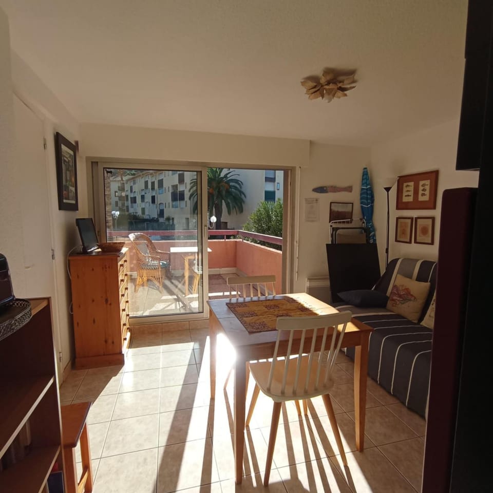 Bed, TV and multimedia, Balcony/Terrace, Living room, Dining area
