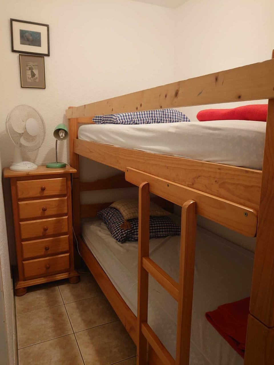 Photo of the whole room, Bedroom, bunk bed