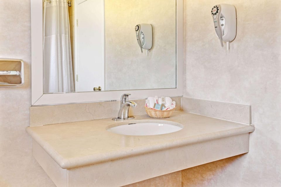 Photo of the whole room, On site