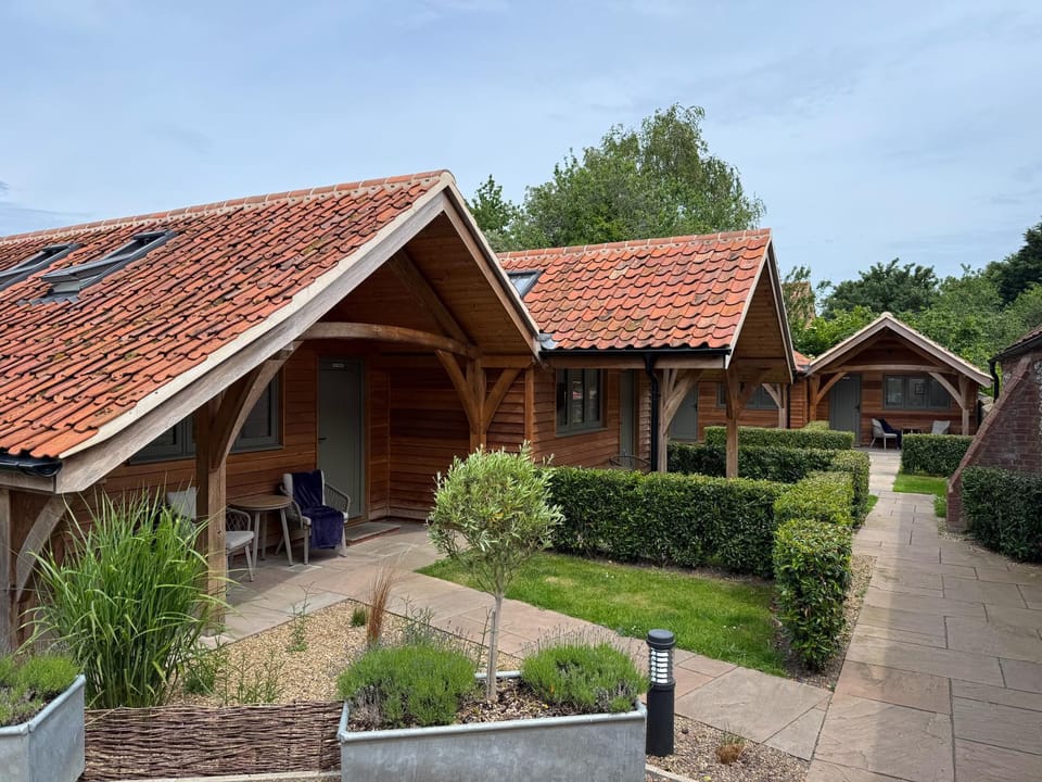 Property building, Spring, Day, Garden, Garden view