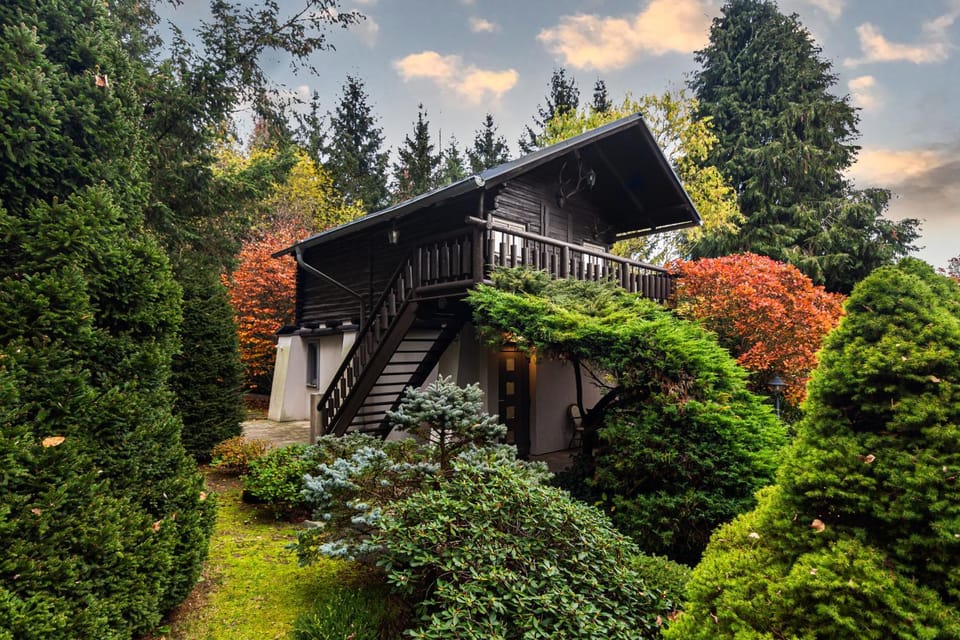 Property building, Day, Natural landscape, Garden, Garden view