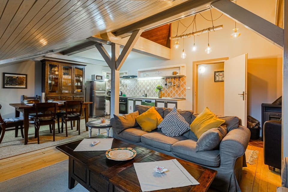 Living room, Seating area, Dining area, fireplace
