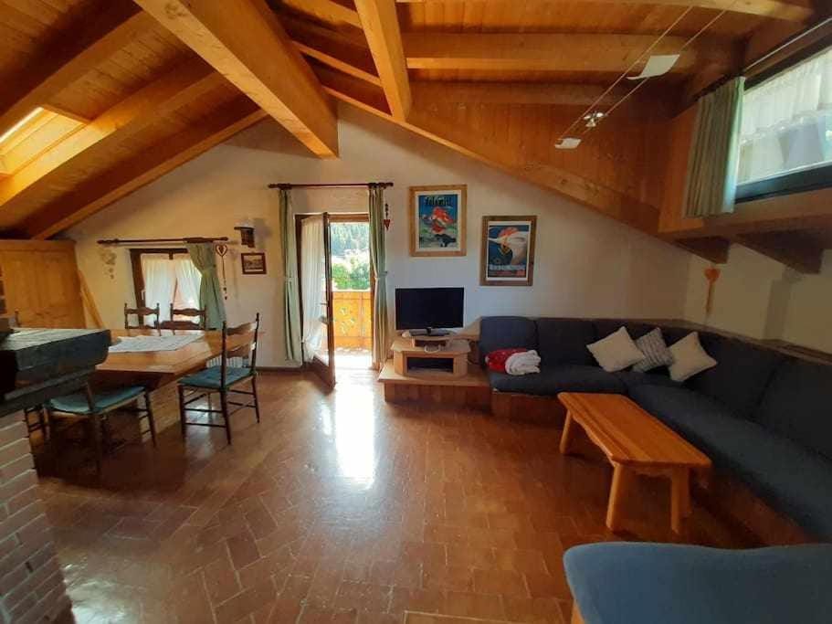 "La Mansarda" in the Dolomites + Jacuzzi Apartment in Veneto