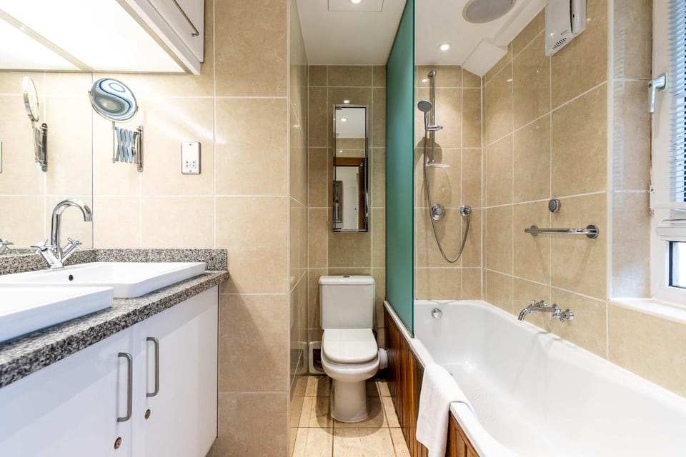 Tower Bridge 2BR apartment for 6 with terrace Apartment in London Borough of Southwark