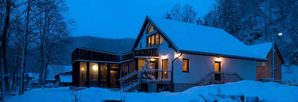 Facade/entrance, Winter, Balcony/Terrace, Spa and wellness centre/facilities