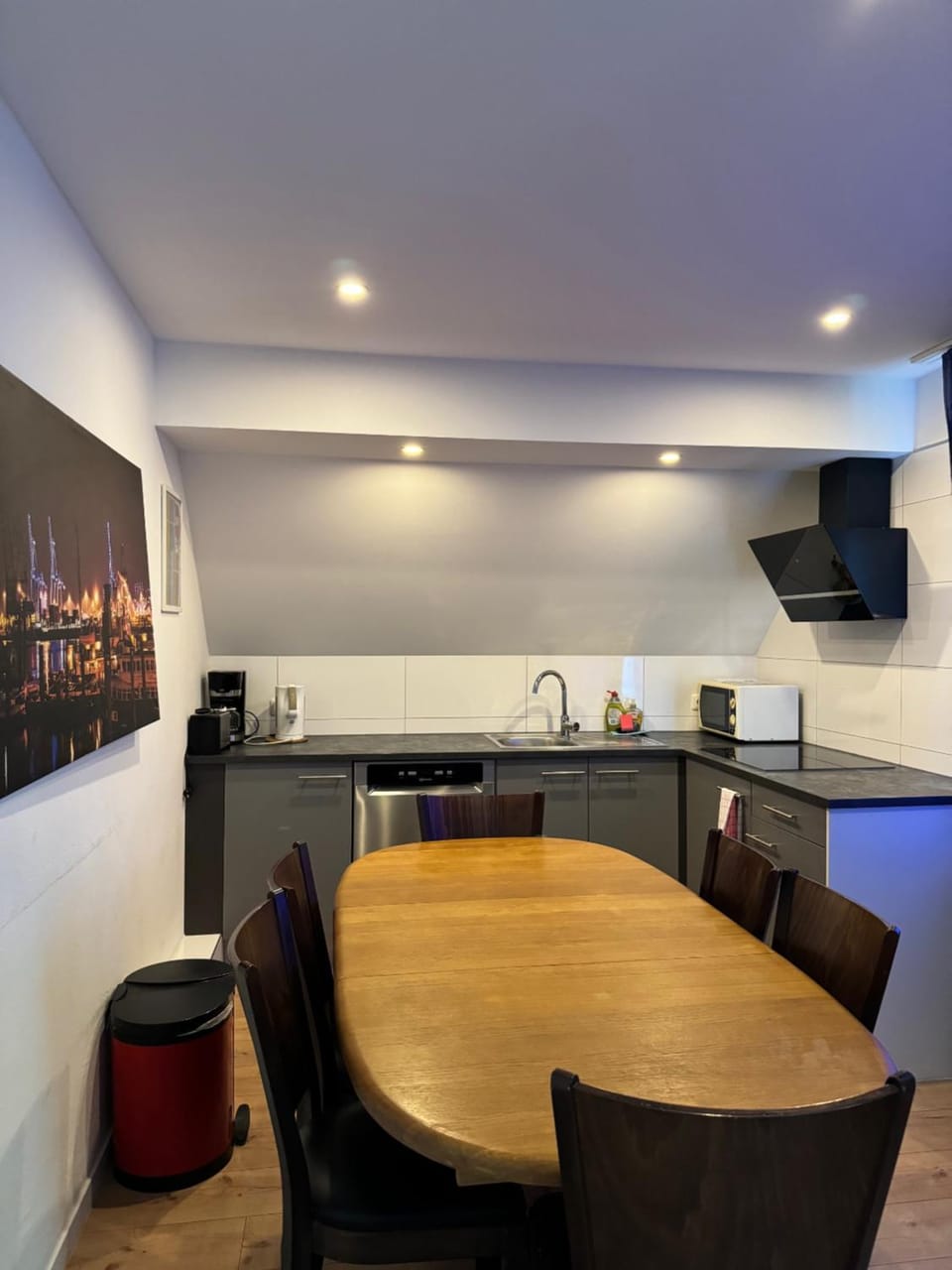 Kitchen or kitchenette, Dining area