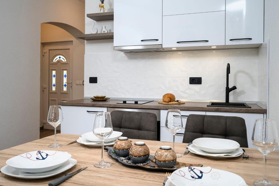 Kitchen or kitchenette, Dining area, Communal kitchen, pet friendly, stove