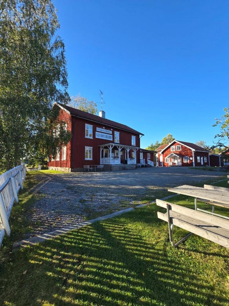 Property building, Day