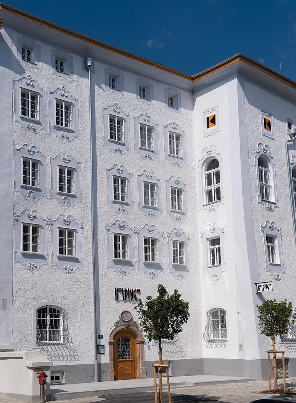 Facade/entrance