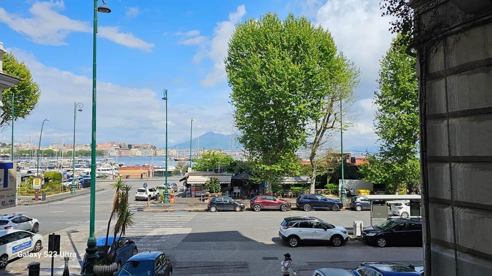 Day, Neighbourhood, Natural landscape, City view, Sea view, Street view, Location, Parking