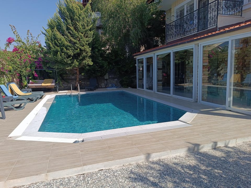 Property building, Day, Garden, View (from property/room), Swimming pool, sunbed