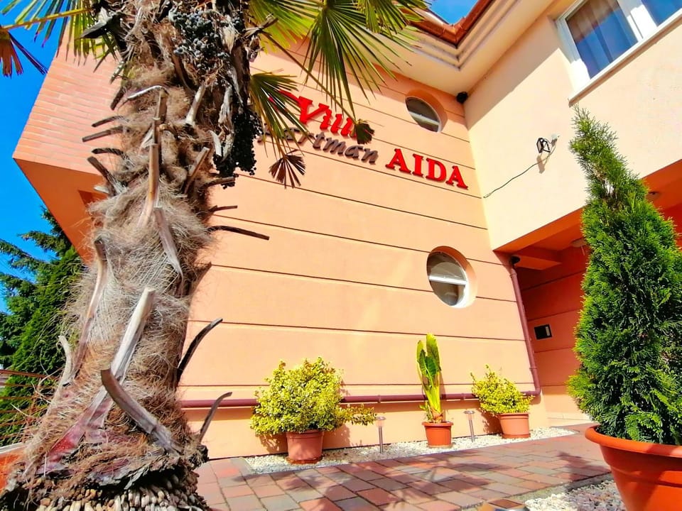 Property building, Facade/entrance