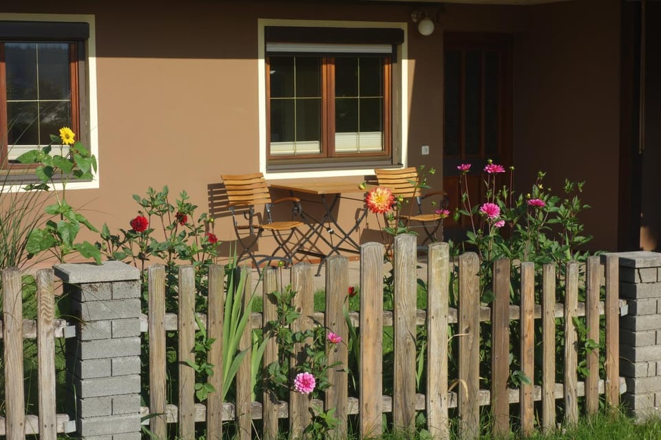 Facade/entrance, Balcony/Terrace