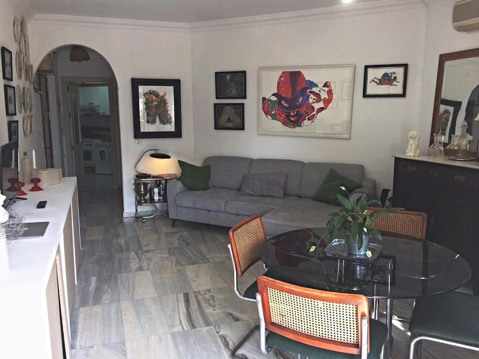 TV and multimedia, Living room, Lounge or bar