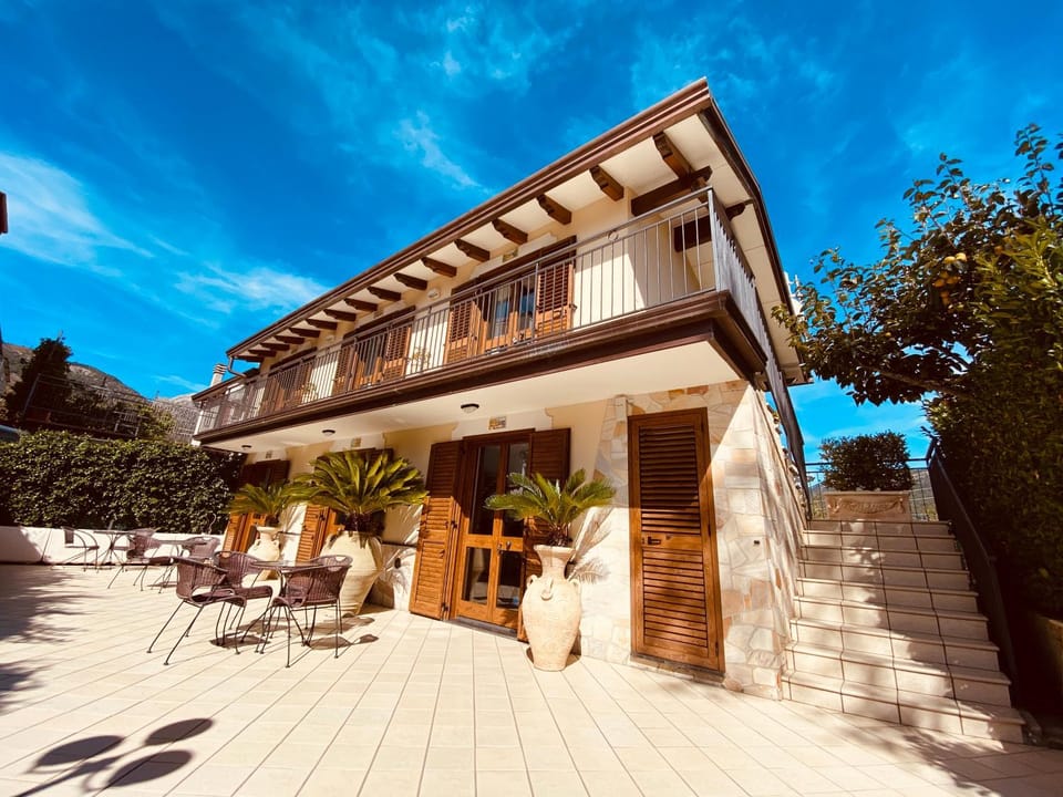 Property building, Facade/entrance, Internal: Not applicable to any particular room