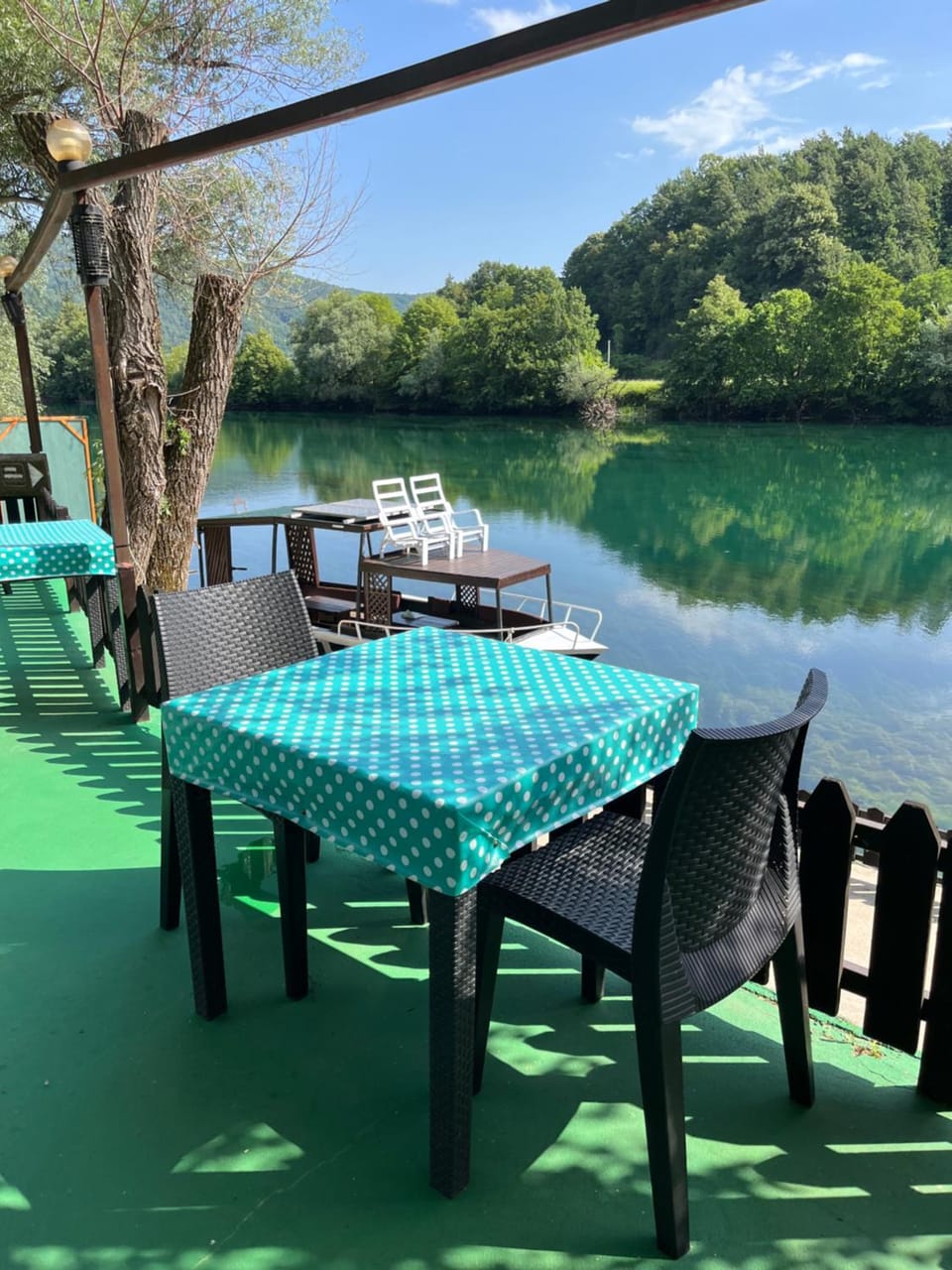 Patio, Restaurant/places to eat, Spring, Day, Dining area, Mountain view, River view