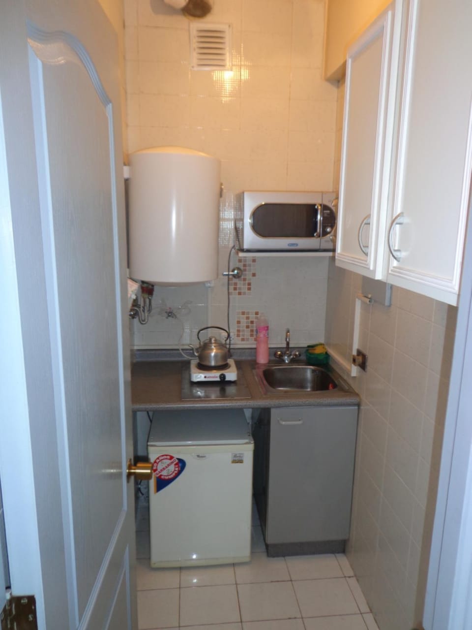 Coffee/tea facilities, minibar, stove