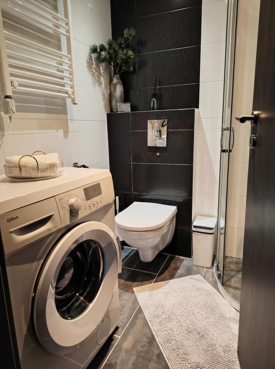Bathroom, washing machine