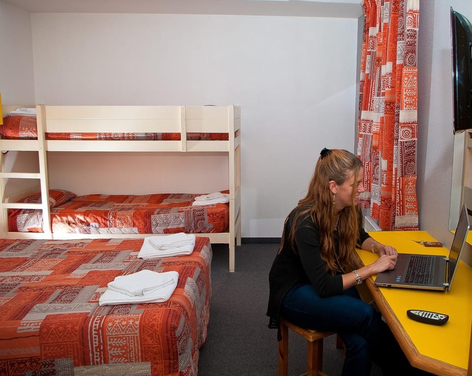 Photo of the whole room, Seating area