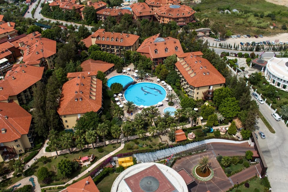 Property building, Day, Bird's eye view, Garden, Beach, Pool view, Swimming pool, Location