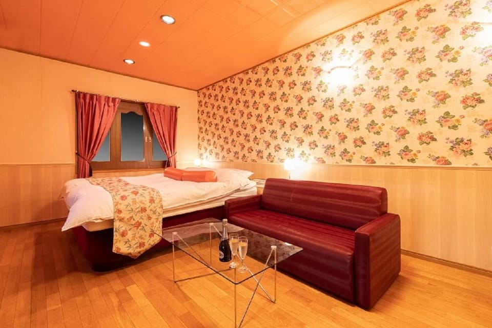 プレゼントホテル チャペルガーデン 可児 ｰ大人専用ｰ Love hotel in Japan