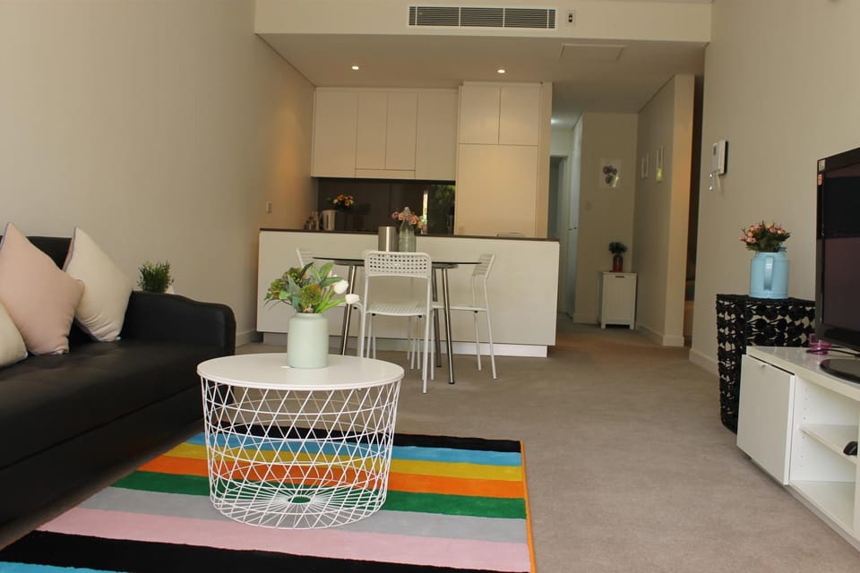 Kitchen or kitchenette, Seating area, Dining area