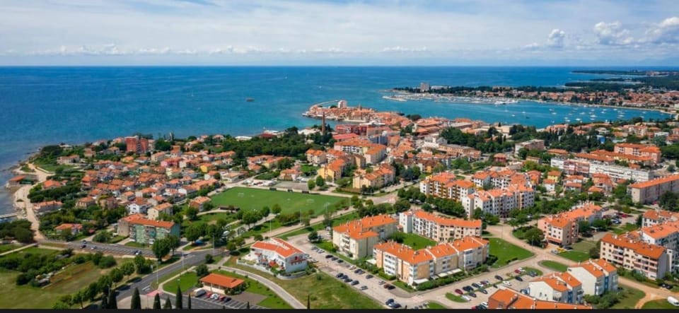 Neighbourhood, Beach, Sea view, Location