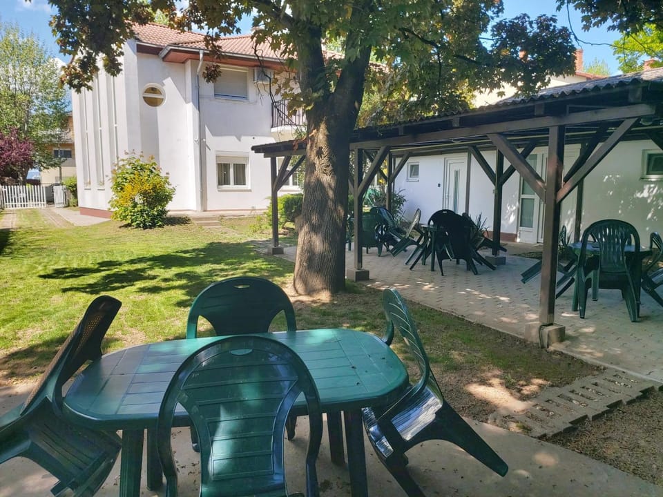 BBQ facilities, Garden, Balcony/Terrace