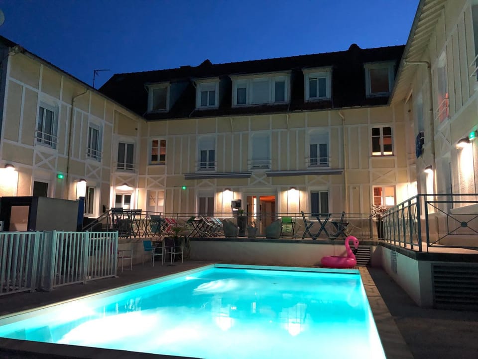 Property building, Swimming pool, Swimming pool