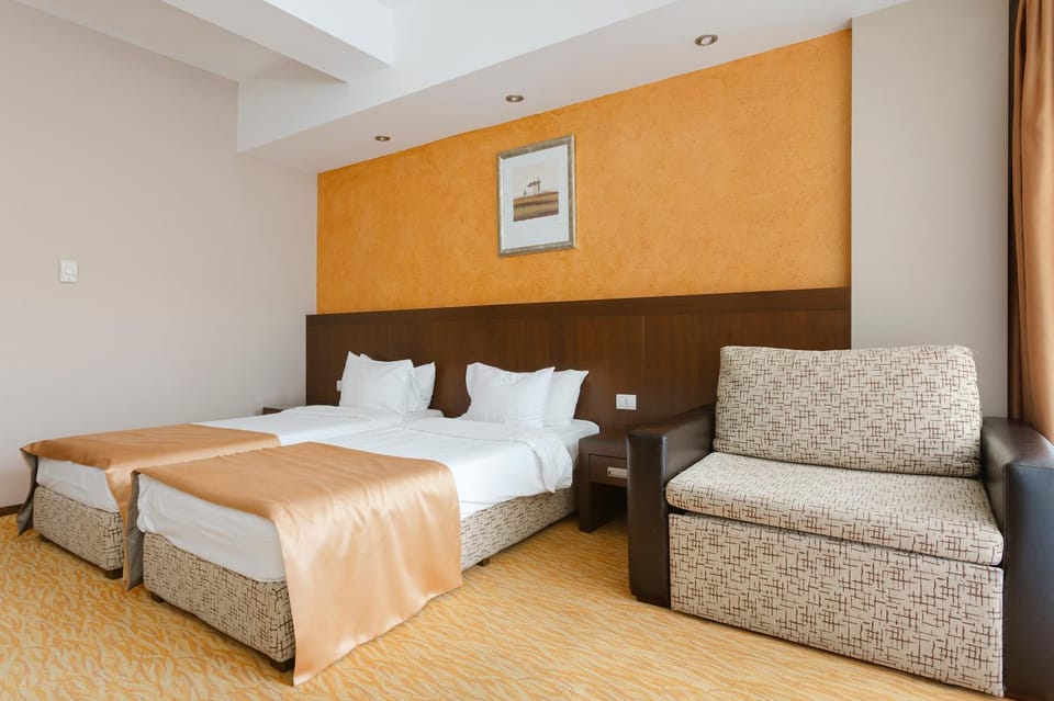 Photo of the whole room, Seating area, Bedroom