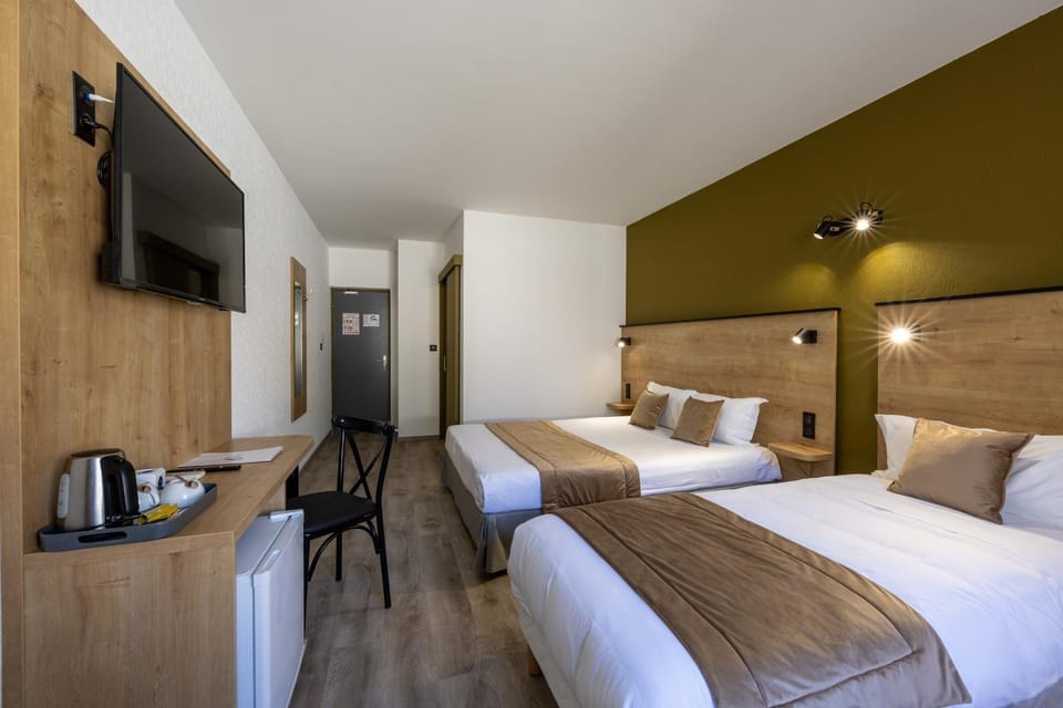 TV and multimedia, Coffee/tea facilities, Bedroom, Family, hair dryier, heating, minibar, air conditioner