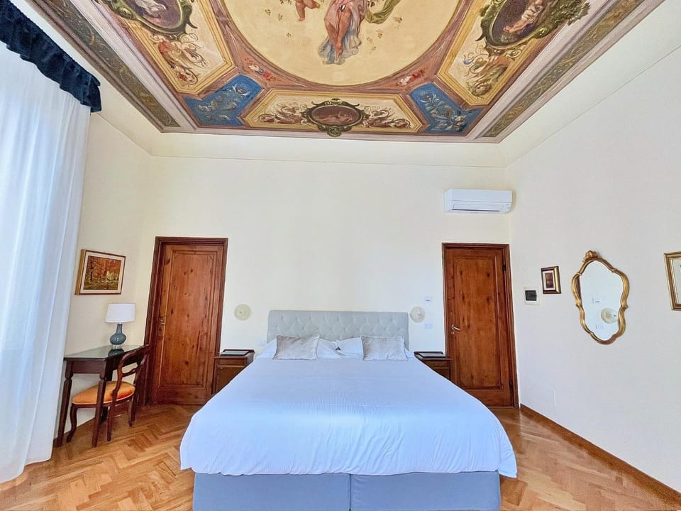 Bed, Photo of the whole room, Bedroom, air conditioner