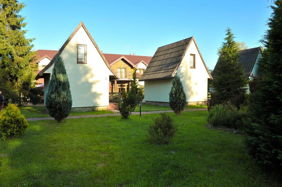 Property building, Facade/entrance, Day, Garden, View (from property/room), Balcony/Terrace, On site, Area and facilities