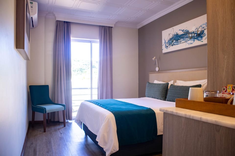 Bedroom, air conditioner
