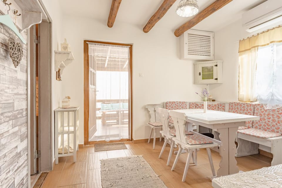 Living room, Dining area, internet, air conditioner