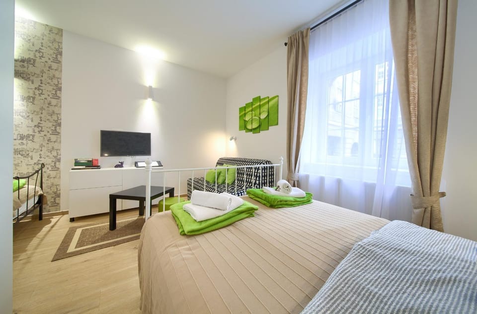 Bed, Photo of the whole room, Decorative detail, Bedroom