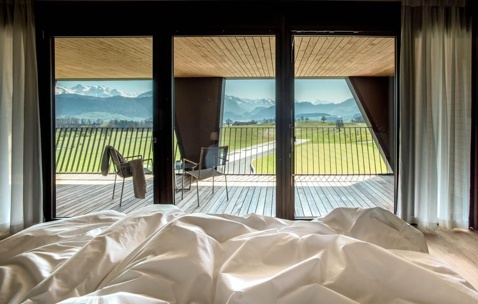 Balcony/Terrace, Bedroom, Mountain view