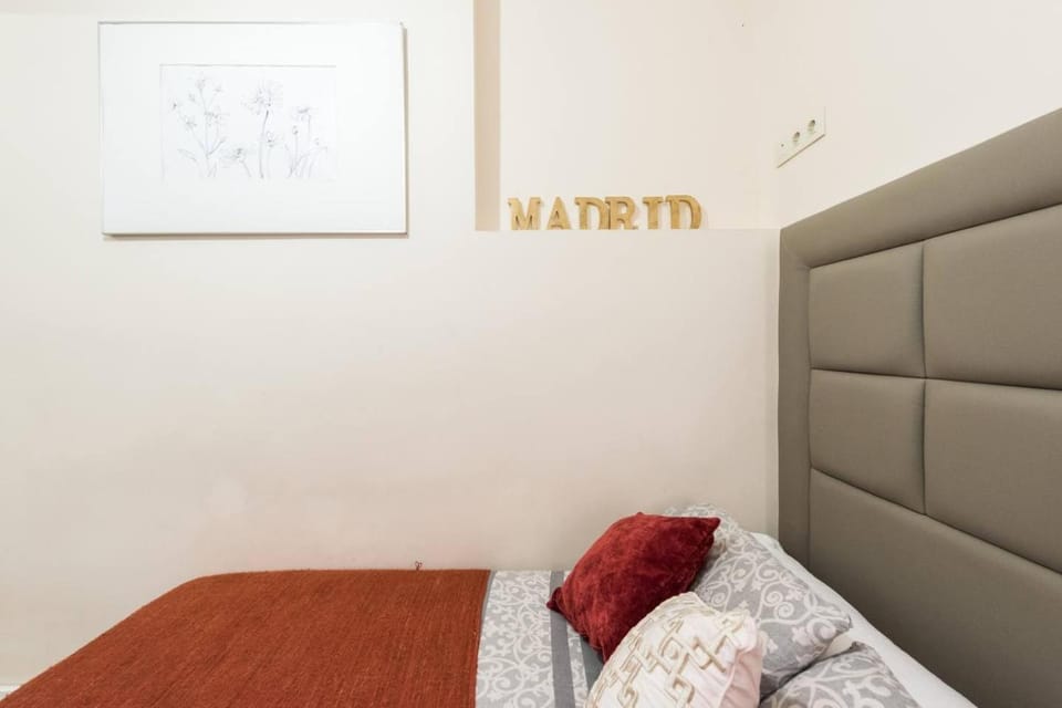 Photo of the whole room, Decorative detail, Bedroom