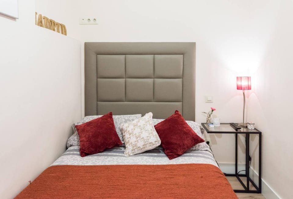 Photo of the whole room, Decorative detail, Bedroom