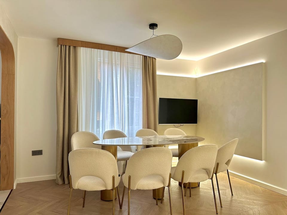 Living room, Dining area