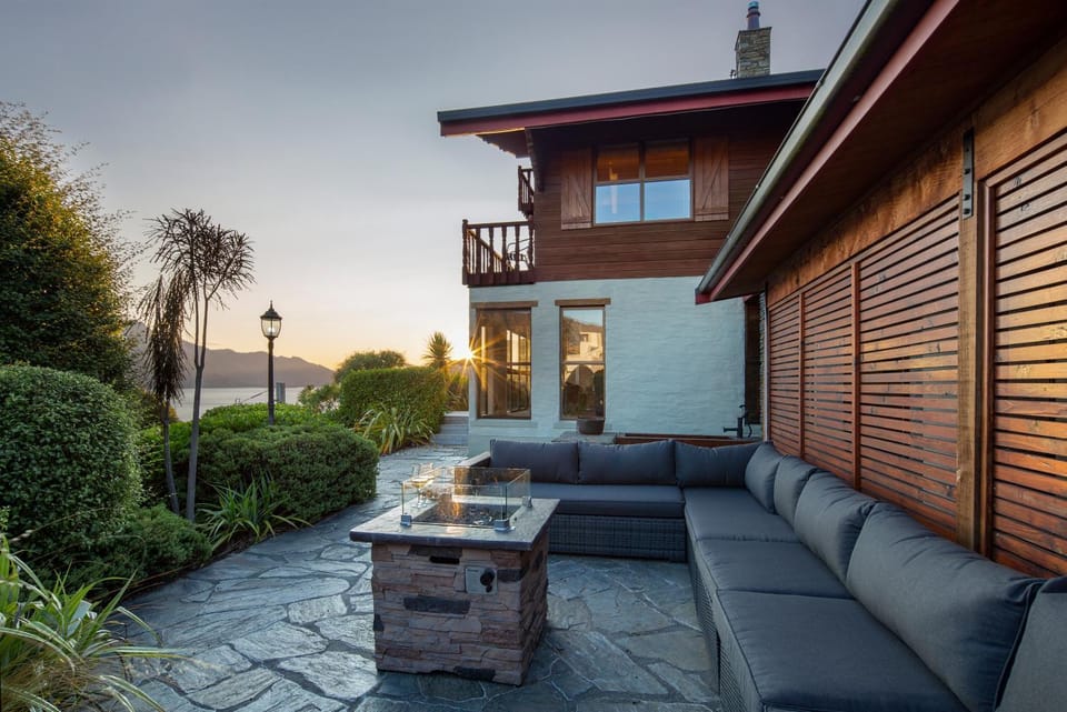 Property building, Patio, Day, Natural landscape, View (from property/room), Balcony/Terrace, Seating area, Mountain view