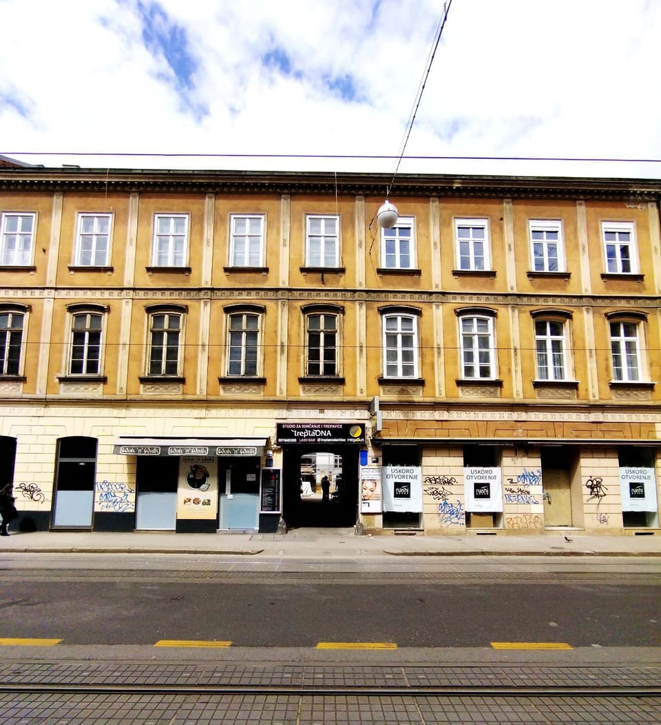 Property building, Location