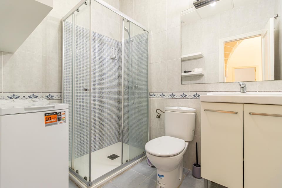 Shower, Bathroom