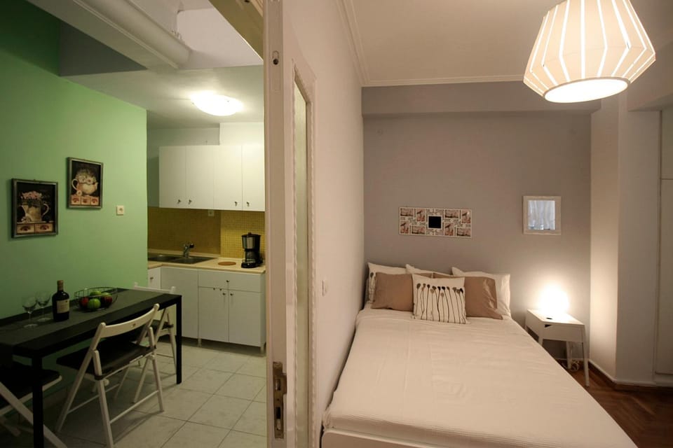 Luxury flat in Kolonaki, 3’ Metro Apartment in Athens